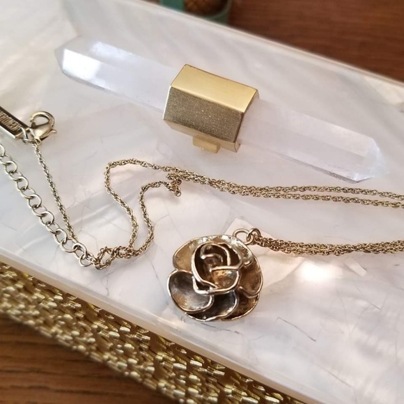 Rare 🦄 🦄 Kendra Scott Michelle Rose necklace - Picture 2 of 2